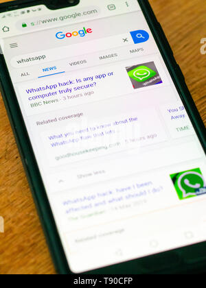 WhatsApp Messenger auf einem Smartphone, WhatsApp können Benutzer ihre Anrufe und Nachrichten für die Privatsphäre zu verschlüsseln. Es ist von Facebook im Besitz und im Jahr 2009 gegründet. Stockfoto