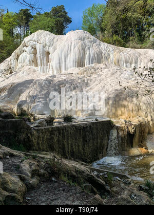 Frühjahr Thermalwasser von Bagni San Filippo in der Toskana, Italien. Stockfoto