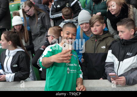 Calum gut 'My Tribut' Liebe zu Vater George Fußballspiel mit: Atmosphäre, wo: Belfast, Nordirland, Großbritannien Wann: 14. Apr 2019 Credit: WENN.com Stockfoto