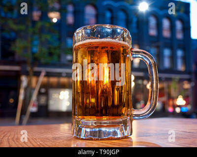 Krug Bier in der Bar - Vancouver, Kanada Stockfoto