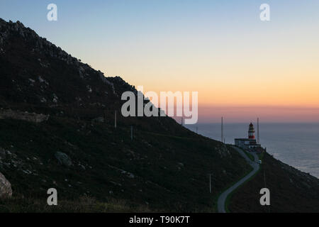 Cabo silleiro Leuchtturm auf einem Berg direkt am Meer gelegen Stockfoto