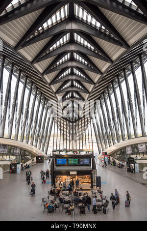 Der TGV Bahnhof Lyon Saint-Exupéry (franz.: Gare de Saint-Exupéry TGV) ist ein fernverkehrsbahnhof am Flughafen Lyon Saint-Exupéry, etwa 20 Kilometer Stockfoto