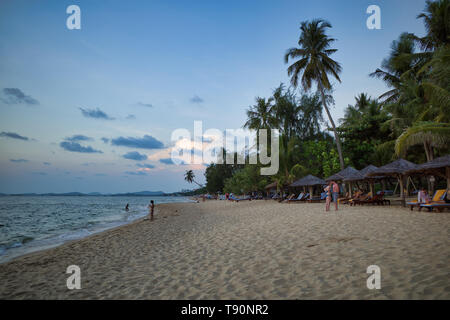 Phu Quoc, Vietnam - 27. März 2019: fast leeren Strand am Abend auf einer Insel in Vietnam. Stockfoto