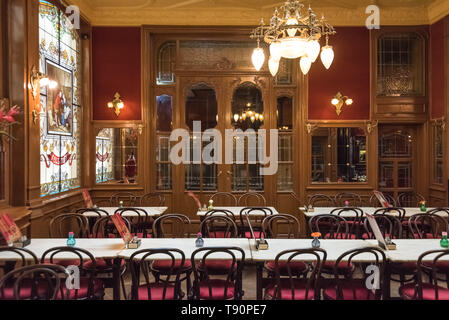 Brüssel, Brüssel, Cafe-Restaurant Falstaff, Front- und Jugendstildekoration vom Schreiner und Innenarchitekten E. Houbion. - Brüssel, Falstaff Cafe Stockfoto