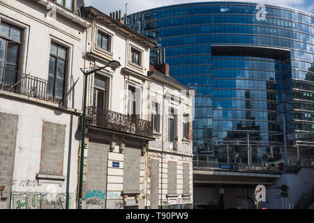 In der städtischen Planung, Brusselization ist die unterschiedslose und sorglose Einführung moderner Hochhäuser in Gentrifizierten Nachbarschaften und hat Stockfoto