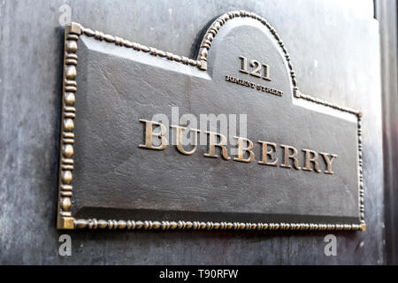 Burberry-Schild an der Ladenfassade, Regent Street, London, Großbritannien Stockfoto