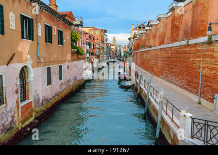 Blick auf den Kanal Rio de La Fornace in Venedig. Italien Stockfoto