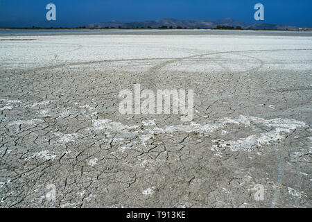 Salz auf der Unterseite der Salt Lake Alykes auf der Insel Kos in Griechenland Stockfoto