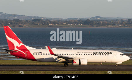 Qantas Boeing 737-838 VH-VZZ am AKL Flughafen, NZ Stockfoto