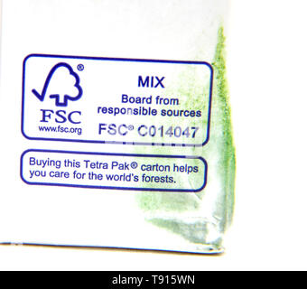 Tetra Pack mit FSC (Forest Stewardship Council) Logo Stockfoto