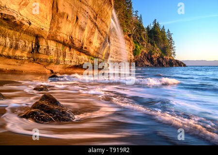 Mystic Strand fällt, Juan de Fuca Trail, Vancouver Island, Sooke, BC, Kanada Stockfoto