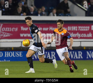 Krkcaldy, UK. 15 Mai, 2019. Jamie Barjonas (Raith Rovers) und Kyle Jacobs (Königin des Südens) während der schottischen Meisterschaft Play off Finale hinspiel zwischen Raith Rovers und Königin des Südens an StarkÕs Park, wo Königin des Südens den Vorteil hat, die in der zweiten Etappe am Samstag mit einem Sieg. (C) Kredite: Dave Johnston/Alamy leben Nachrichten Stockfoto