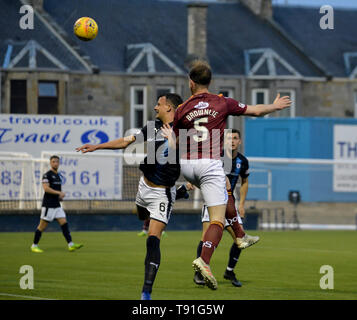 Krkcaldy, UK. 15 Mai, 2019. Darren Brownlie (Königin des Südens) Kerben während der schottischen Meisterschaft Play off Finale hinspiel zwischen Raith Rovers und Königin des Südens an StarkÕs Park, wo Königin des Südens den Vorteil hat, die in der zweiten Etappe am Samstag mit einem Sieg. (C) Kredite: Dave Johnston/Alamy leben Nachrichten Stockfoto