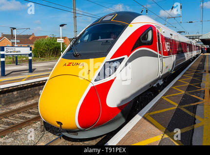 Grantham, Lincolnshire, England. 16. Mai 2019. Die bisher erste London North Eastern Railway (LNER) Azuma Personenzug hält in Grantham. Es war auf der Eröffnungs-azuma von Hull nach London. Rumpf ist das erste Ziel zu haben ein ganz Azuma LNER betrieben Service an der Ostküste Route. Die azuma Zug wurde in dieser Woche mit der Lner an der Ostküste Route von King's Cross in London nach Yorkshire, der erste von 65 neuen Züge kam in das bestehende Flotte an der Ostküste Route zu ersetzen. Credit: Matt Extremität OBE/Alamy leben Nachrichten Stockfoto