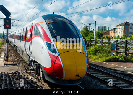 Grantham, Lincolnshire, England. 16. Mai 2019. Die bisher erste London North Eastern Railway (LNER) Azuma Personenzug hält in Grantham. Es war auf der Eröffnungs-azuma von Hull nach London. Rumpf ist das erste Ziel zu haben ein ganz Azuma LNER betrieben Service an der Ostküste Route. Die azuma Zug wurde in dieser Woche mit der Lner an der Ostküste Route von King's Cross in London nach Yorkshire, der erste von 65 neuen Züge kam in das bestehende Flotte an der Ostküste Route zu ersetzen. Credit: Matt Extremität OBE/Alamy leben Nachrichten Stockfoto