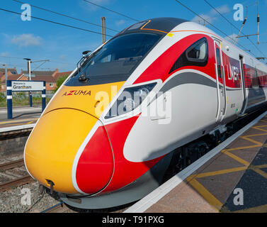 Grantham, Lincolnshire, England. 16. Mai 2019. Die bisher erste London North Eastern Railway (LNER) Azuma Personenzug hält in Grantham. Es war auf der Eröffnungs-azuma von Hull nach London. Rumpf ist das erste Ziel zu haben ein ganz Azuma LNER betrieben Service an der Ostküste Route. Die azuma Zug wurde in dieser Woche mit der Lner an der Ostküste Route von King's Cross in London nach Yorkshire, der erste von 65 neuen Züge kam in das bestehende Flotte an der Ostküste Route zu ersetzen. Credit: Matt Extremität OBE/Alamy leben Nachrichten Stockfoto