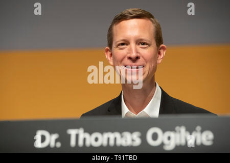 Bonn, Deutschland. 15 Mai, 2019. Thomas OGILVIE (Mitglied der Geschäftsführung, Personal und Arbeitsdirektor), Porträt, Porträt, Porträt, 7/8-Einzelbild, einzigen Motiv, Hauptversammlung der Deutschen Post DHL in Bonn, am 16.05.2019. | Verwendung der weltweiten Kredit: dpa/Alamy leben Nachrichten Stockfoto