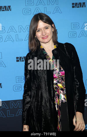 15. Mai - BROOKLYN, NEW YORK - Schauspielerin/Drehbuchautor Emily Mortimer besucht die BAM Gala 2019 im Brooklyn Expo Center am 15. Mai 2019 im Green Point Abschnitt von Brooklyn, New York City statt. Foto: MPI 43/MediaPunch Stockfoto