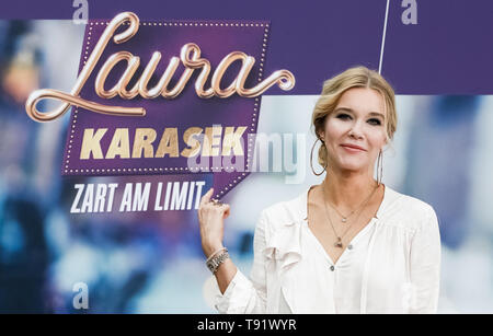 Hamburg, Deutschland. 16. Mai, 2019. Die moderatorin Laura Karasek präsentiert ihre neue Talkshow "Laura Karasek - Zart am Limit", die das ZDF-Neo ab 4. Juli angezeigt werden. Quelle: Markus Scholz/dpa/Alamy leben Nachrichten Stockfoto