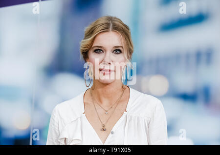 Hamburg, Deutschland. 16. Mai, 2019. Die moderatorin Laura Karasek präsentiert ihre neue Talkshow "Laura Karasek - Zart am Limit", die das ZDF-Neo ab 4. Juli angezeigt werden. Quelle: Markus Scholz/dpa/Alamy leben Nachrichten Stockfoto