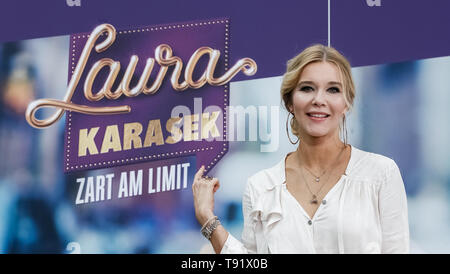 Hamburg, Deutschland. 16. Mai, 2019. Die moderatorin Laura Karasek präsentiert ihre neue Talkshow "Laura Karasek - Zart am Limit", die das ZDF-Neo ab 4. Juli angezeigt werden. Quelle: Markus Scholz/dpa/Alamy leben Nachrichten Stockfoto
