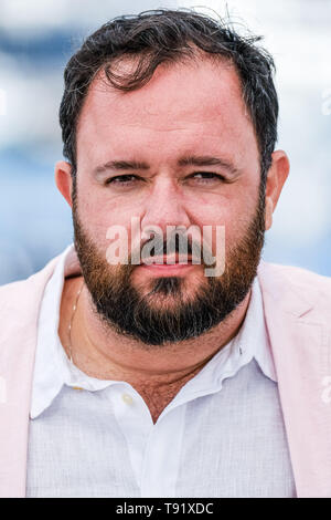 Cannes, Frankreich. 16. Mai, 2019. Juliano Dornelles stellt bei einem Fotoshooting für Bacurau am Donnerstag, den 16. Mai 2019 auf dem 72. Festival de Cannes, Palais des Festivals, Cannes. Im Bild: Juliano Dornelles. Bild von der Credit: Julie Edwards/Alamy leben Nachrichten Stockfoto