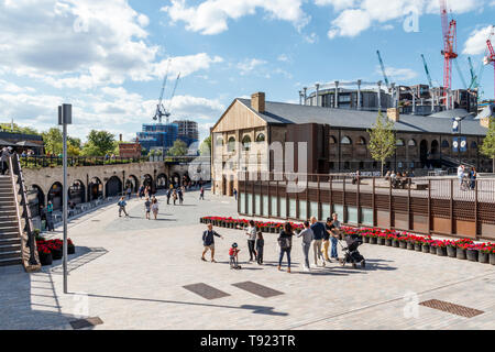 Das kürzlich eröffnete den öffentlichen Raum in die Kohle Tropfen Hof, King's Cross, London, UK, 2019 Stockfoto