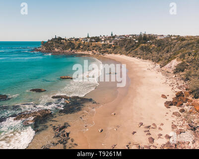 Drone Schuß von Bartlett's Beach Bonny Hills, in der Nähe von Port Macquarie in der Mitte der Nordküste, New South Wales, Australien Stockfoto