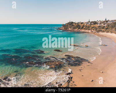 Drone Schuß von Bartlett's Beach Bonny Hills, in der Nähe von Port Macquarie in der Mitte der Nordküste, New South Wales, Australien Stockfoto