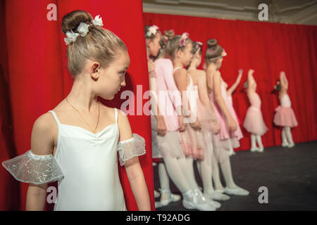 Leistungsfähigkeit der Kinder private Ballettschule. Sankt Petersburg. Russland Stockfoto