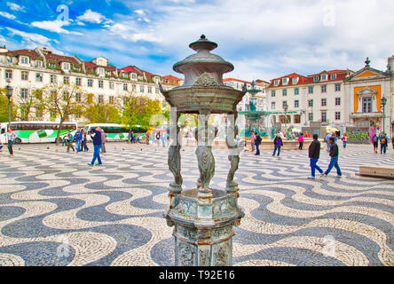 Lissabon, Portugal - 20 April 2019: berühmten Rossio Platz Brunnen im historischen Zentrum von Lissabon Stockfoto
