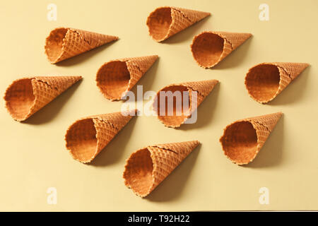 Waffeln auf farbigen Hintergrund Stockfoto