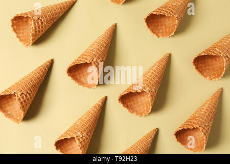 Waffeln auf farbigen Hintergrund Stockfoto
