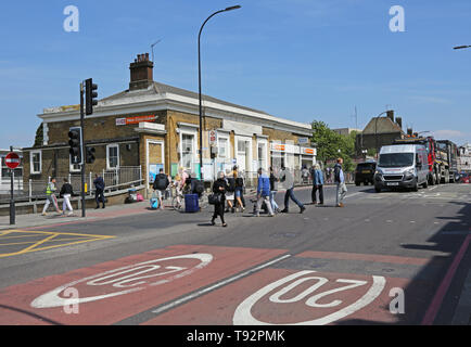 New Cross Gate Station auf der A 2 neue Cross Road, Lewisham, London Stockfoto