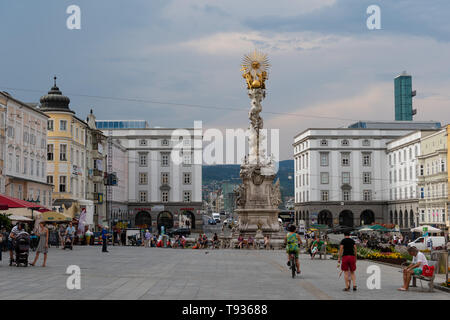 LINZ, ÖSTERREICH - 02 AUGUST, 2018: Blick auf den Hauptplatz Hauptplatz in der österreichischen Stadt Linz. - Bild Stockfoto