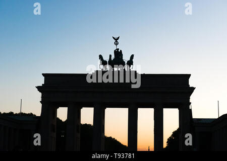 Skyline Der Stadt Berlin Brandenburger Tor Und Das Rote Rathaus Tilt Shift Stockfoto Bild