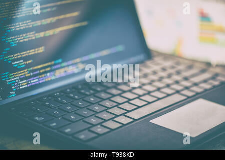 Closeup Codierung auf dem Bildschirm, Coding html und Programmierung auf dem Bildschirm laptop, Web Development, Entwickler Stockfoto