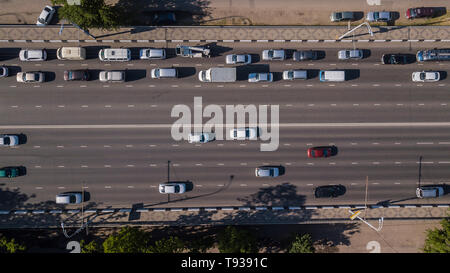 Stadt Straßenverkehr von oben Stockfoto
