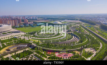Krasnodar, Russland - Mai 2019: Luftaufnahme von Krasnodar Stadion und dem Galitsky Park Stockfoto