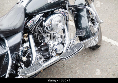 Illustrative Leitartikel: Eine Hochglanz verchromt v-series engine auf einem geparkten Harley Davidson Motorrad. Stockfoto