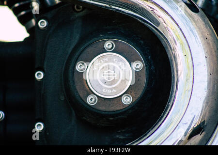 Reims Champagne Frankreich Mai 15, 2019 Nahaufnahme einer Harley Davidson Motorrad in den Straßen von Reims am Nachmittag geparkt Stockfoto