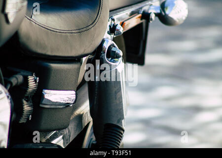 Reims Champagne Frankreich Mai 15, 2019 Nahaufnahme einer Harley Davidson Motorrad in den Straßen von Reims am Nachmittag geparkt Stockfoto