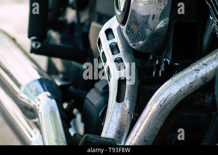 Reims Champagne Frankreich Mai 15, 2019 Nahaufnahme einer Harley Davidson Motorrad in den Straßen von Reims am Nachmittag geparkt Stockfoto