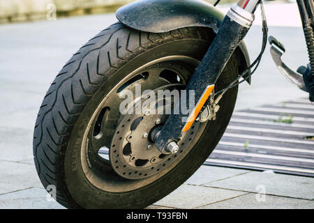 Reims Champagne Frankreich Mai 15, 2019 Nahaufnahme einer Harley Davidson Motorrad in den Straßen von Reims am Nachmittag geparkt Stockfoto