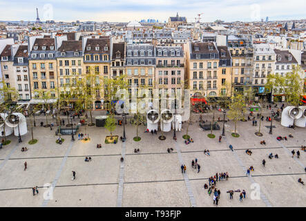 Paris/Frankreich - 07 April 2019: Blick auf die Stadt Paris von der Mitte des Centre Pompidou im Frühjahr Stockfoto