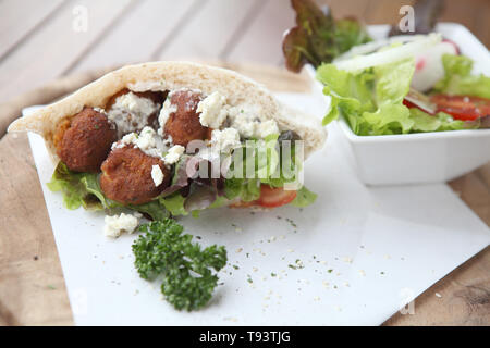 Falafel in einem Pita Stockfoto