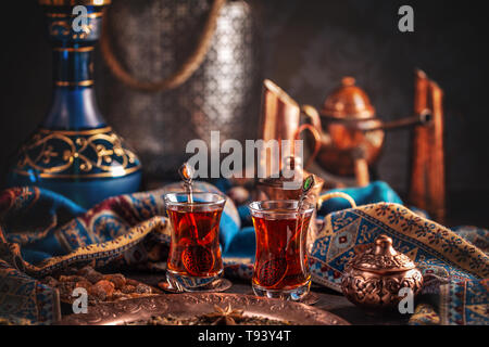 Tasse türkischen Kaffee serviert, im traditionellen Stil Stockfoto