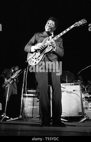 Amsterdam, Niederlande - 1. Januar: American Blues Gitarrist und Sänger B.B. König führt im Concertgebouw in Amsterdam, Niederlande, Leben in 1972. (Foto von Gijsbert Hanekroot) Stockfoto