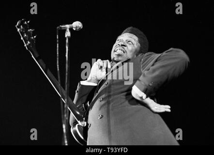 Amsterdam, Niederlande - 1. Januar: American Blues Gitarrist und Sänger B.B. König führt im Concertgebouw in Amsterdam, Niederlande, Leben in 1972. (Foto von Gijsbert Hanekroot) Stockfoto