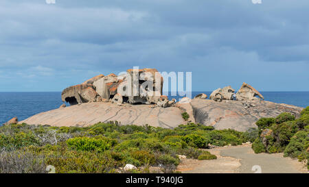 Die schöne Remarkable Rocks gegen den blauen Himmel in den Flinders Chase National Park, Kangaroo Island, Südaustralien Stockfoto